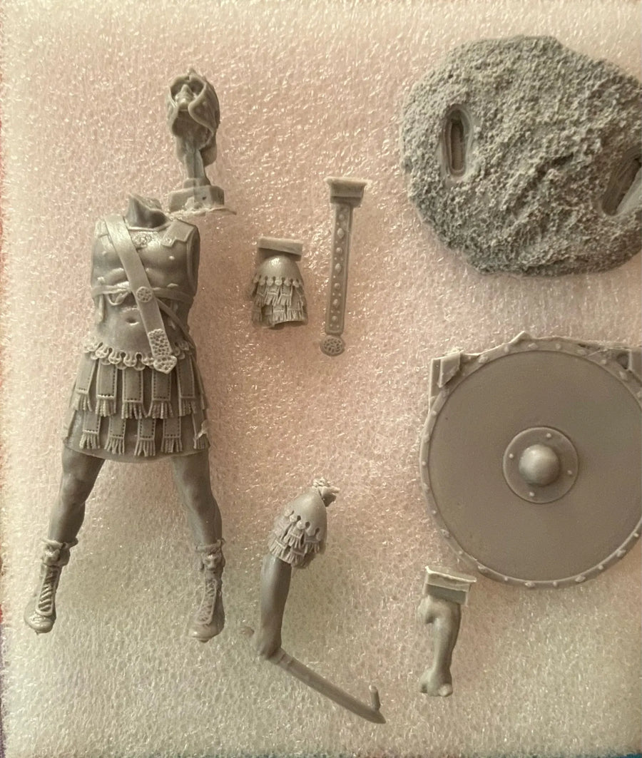 Late Roman/Byzantine Soldier with Round Shield and Mace 75mm Resin Figure Kit - resin model view 2