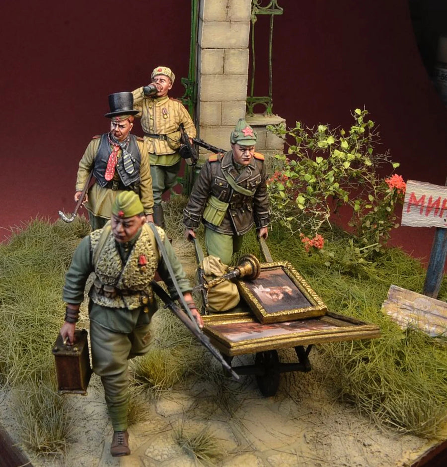 WWII Soviet Military Personnel with Wheelbarrow 1/35 Resin Diorama Set - 1/35 resin model view 3