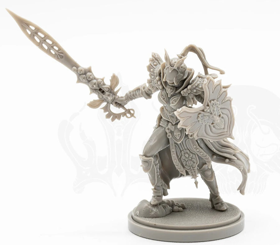 Kingdom Death Lonely Tree Swordswoman Resin Figure Kit - resin model view 3