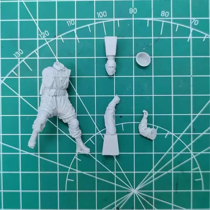 WWII Soviet Infantryman Combat Stance Unarmed 1/35 Resin Figure Kit - resin model view 2