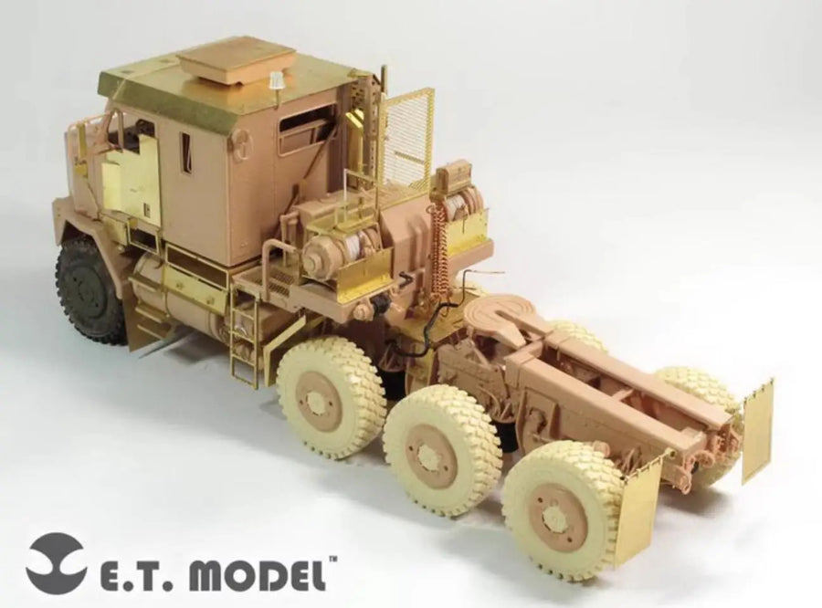 Modern US M1070 HET Truck Tractor 1/35 Resin Model Kit - 1/35 resin model view 4