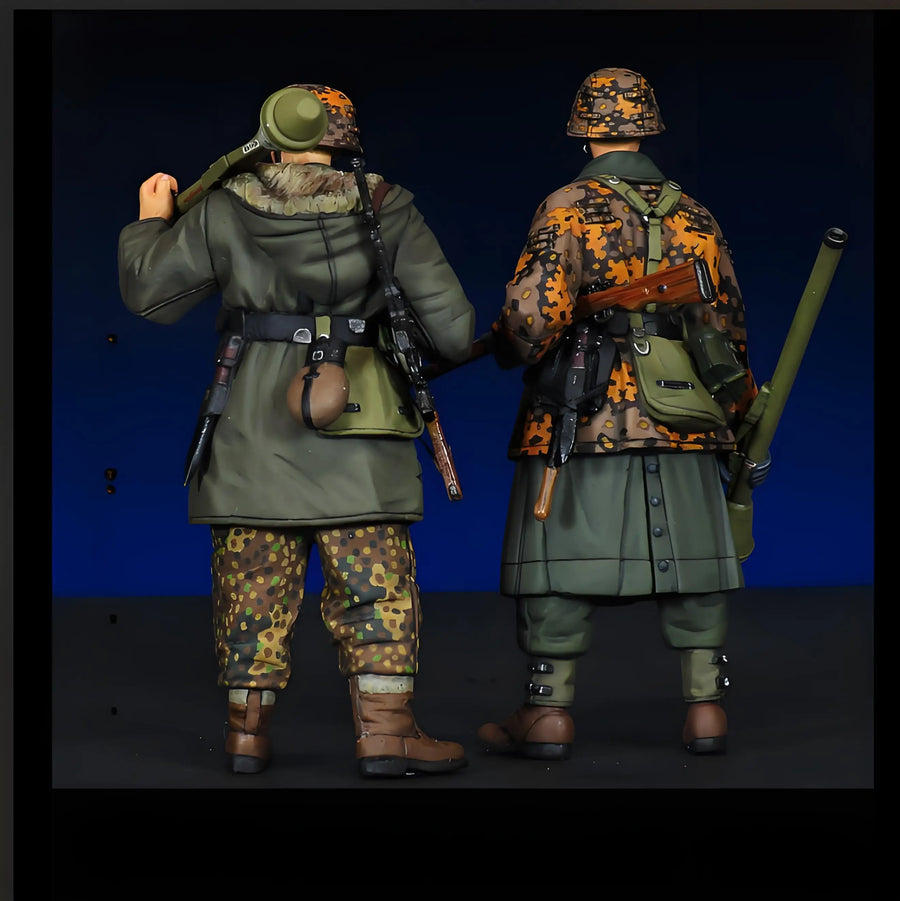 WWII German Soldiers Splinter Camo 1/35 Resin Figure Kit - 1/35 resin model view 4