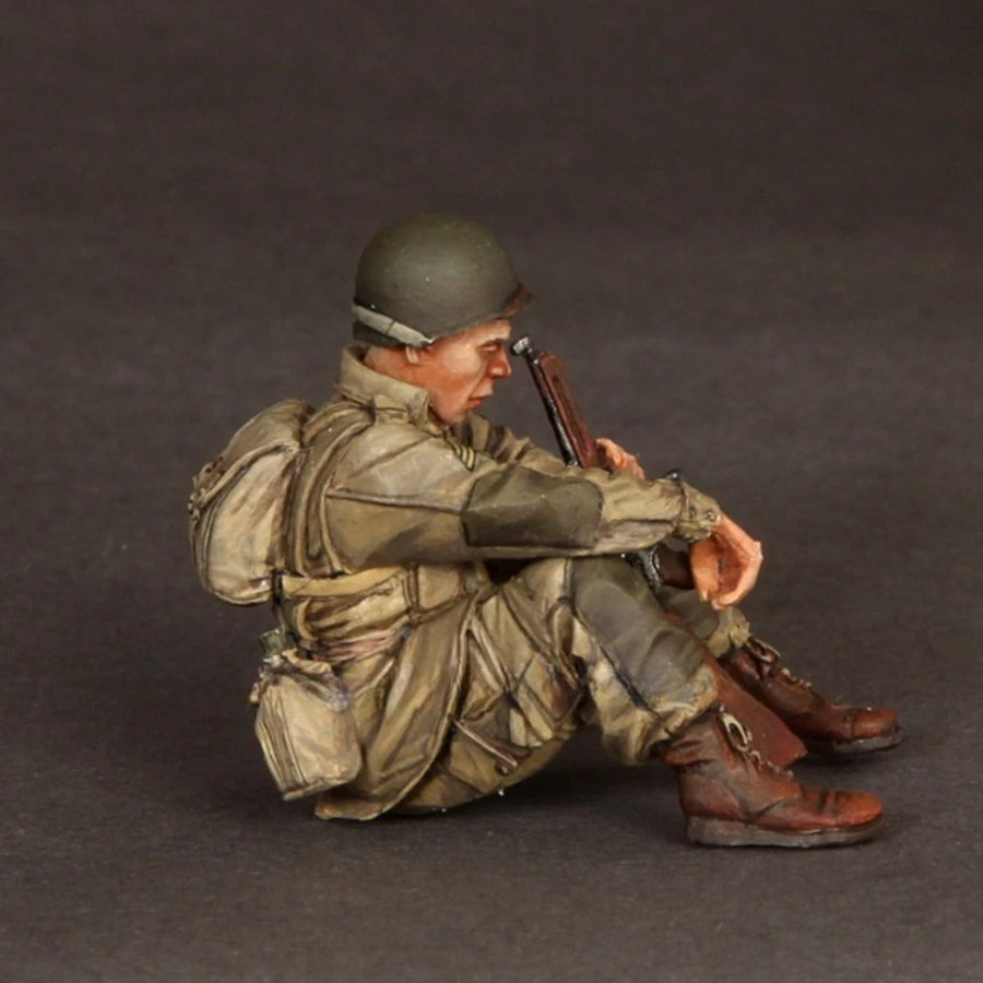 US Airborne Sergeant with M1 Garand 1/35 Resin Figure - 1/35 resin model view 4