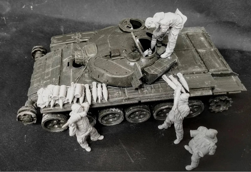 Modern Ukrainian Tank Crew 5-Figure Set 1/35 Resin Kit - 1/35 resin model view 2