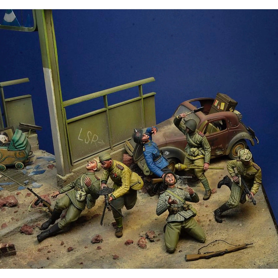 WWII Soviet Assault Squad Berlin 1945 1/35 Resin Figure Diorama Kit - 1/35 resin model view 2