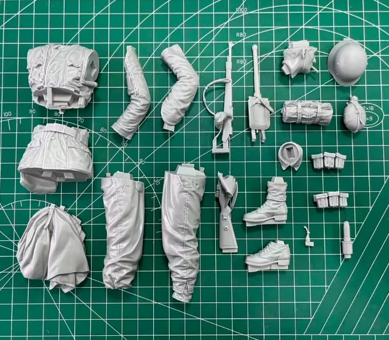 WWII German Panzergrenadier with MP40 1/10 Scale Resin Figure Kit - 1/10 resin model view 5