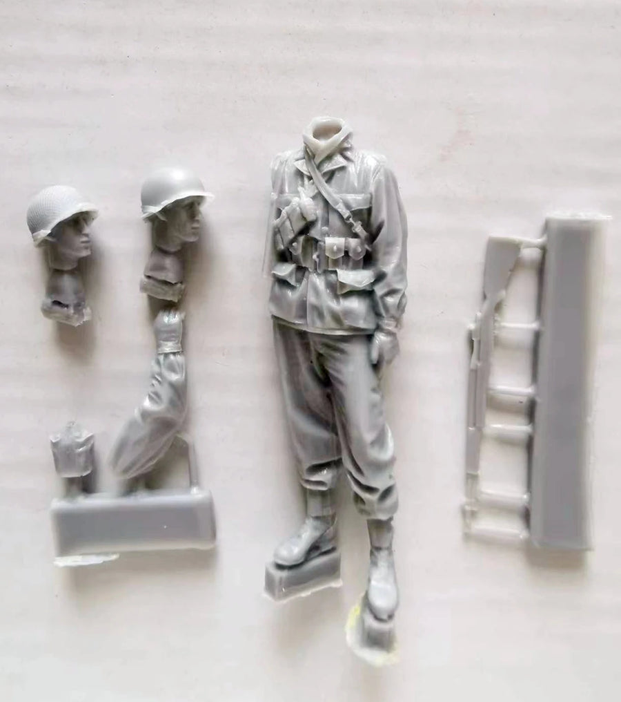 WWII US Army Infantry Soldier 2-Figure Set 1/35 Scale Resin Kit - 1/35 resin model view 3
