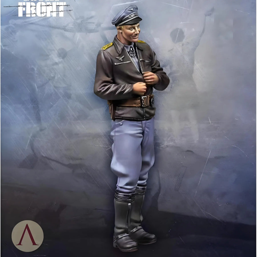 WWII German Luftwaffe Pilot Erich 'Bubi' Hartmann 1/35 Resin Figure - 1/35 resin model view 3