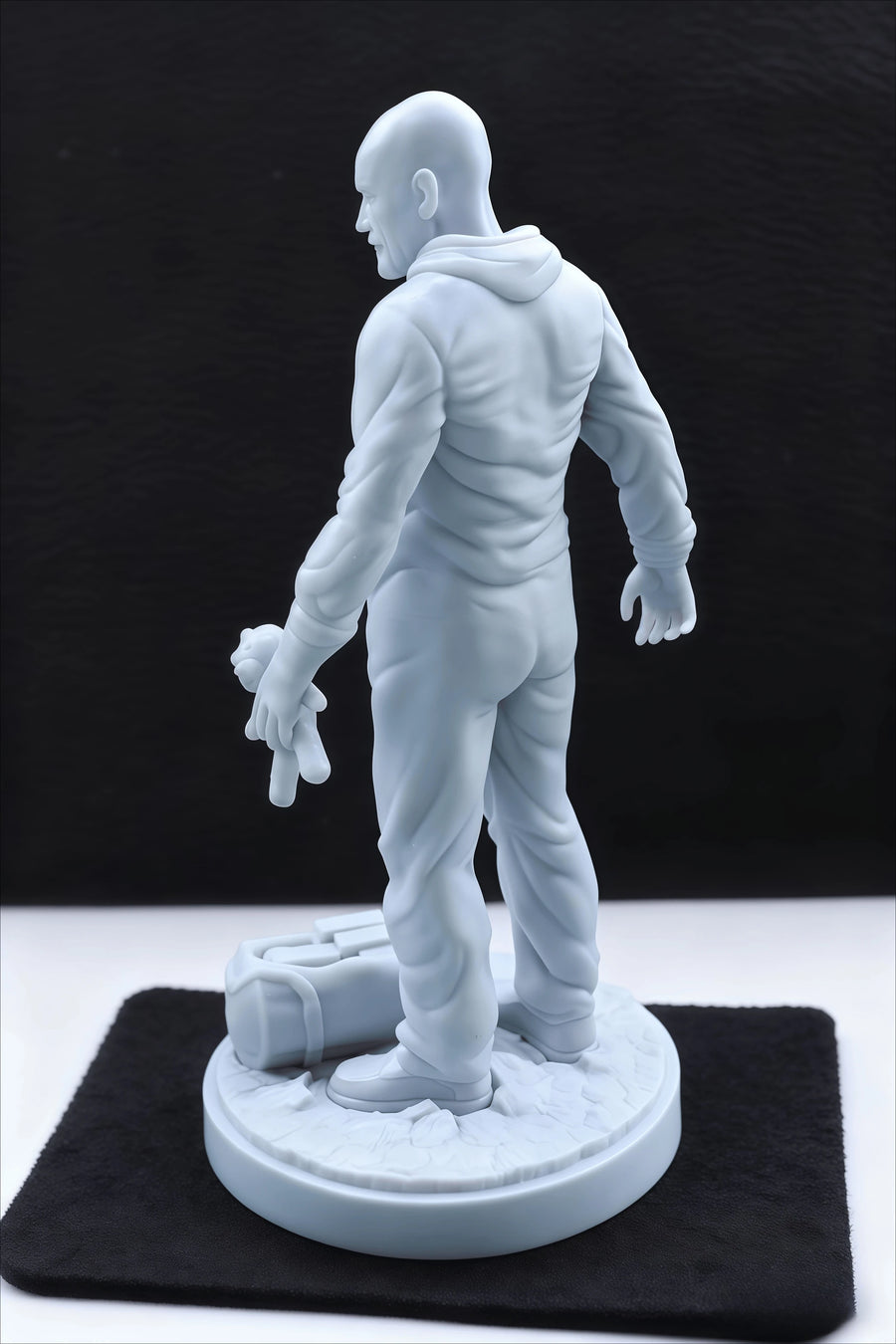 Sci-Fi Hazmat Operative 1/24 Resin Figure Kit - 1/24 resin model view 2