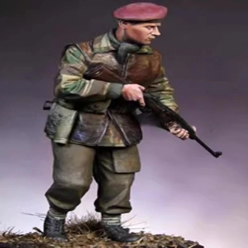British Paratrooper with Rifle 1/16 Resin Figure Kit - 1/16 resin model view 2