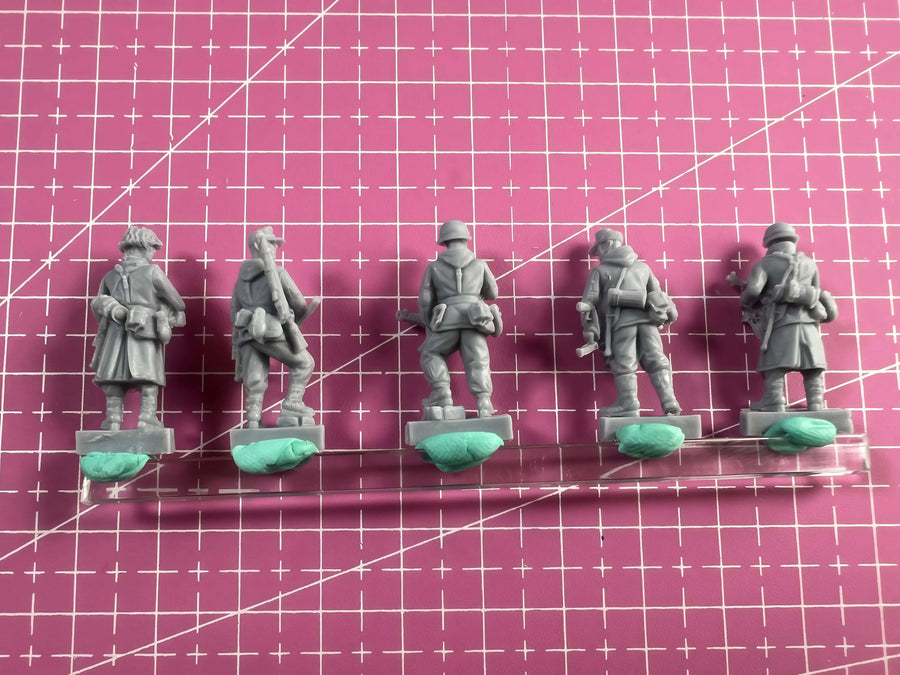 WWII Multi-Nation Infantry Soldiers 5-Figure Set 1/72 Resin Kit - unpainted resin model kit - view 3