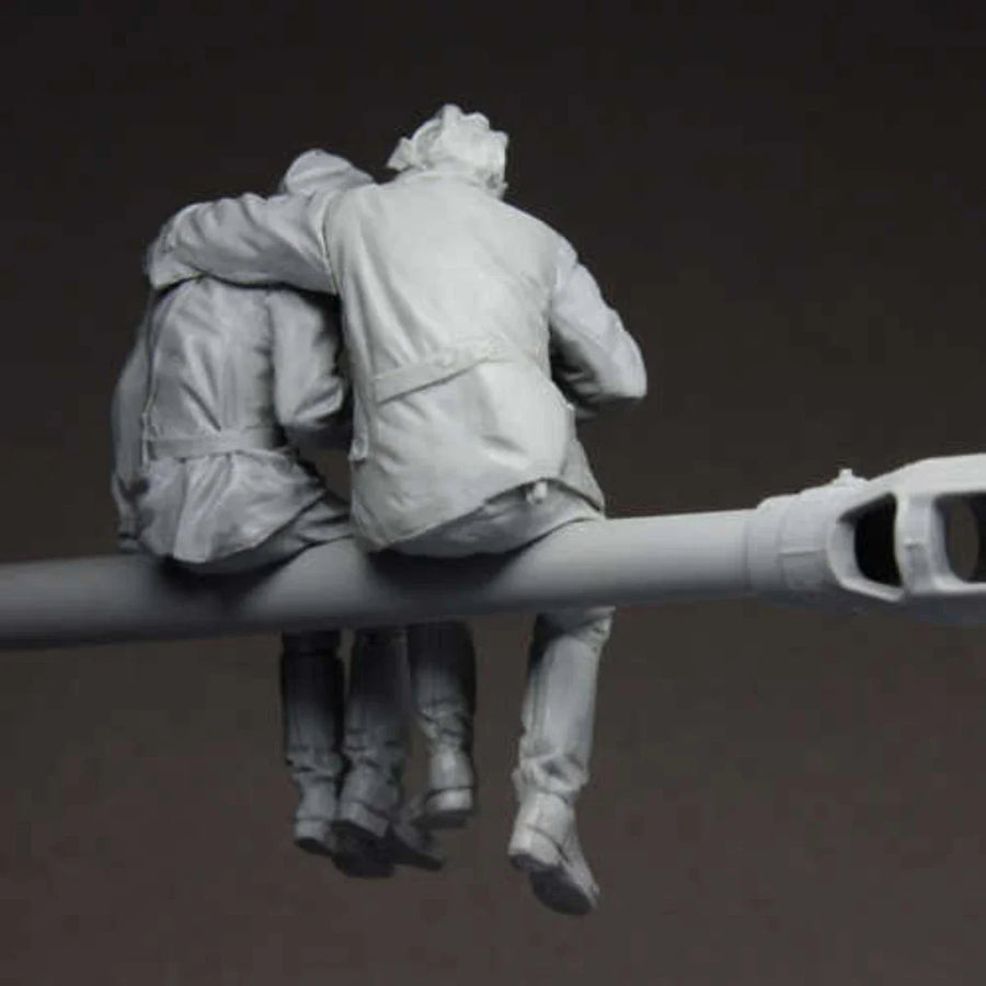 Soviet Red Army Tank Crew 1/35 Resin Figure Diorama Set - 1/35 resin model view 3