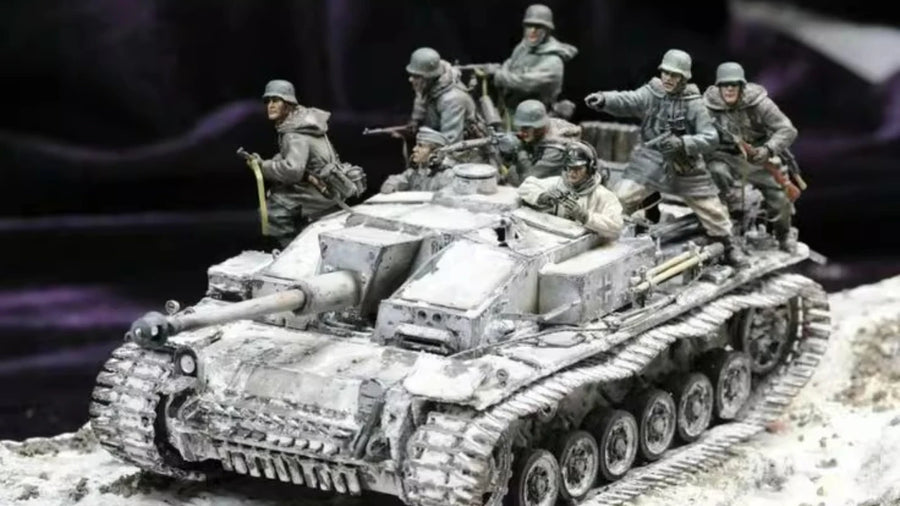 WWII German Tank Crew 8-Figure Set 1/35 Resin Kit - 1/35 resin model view 2
