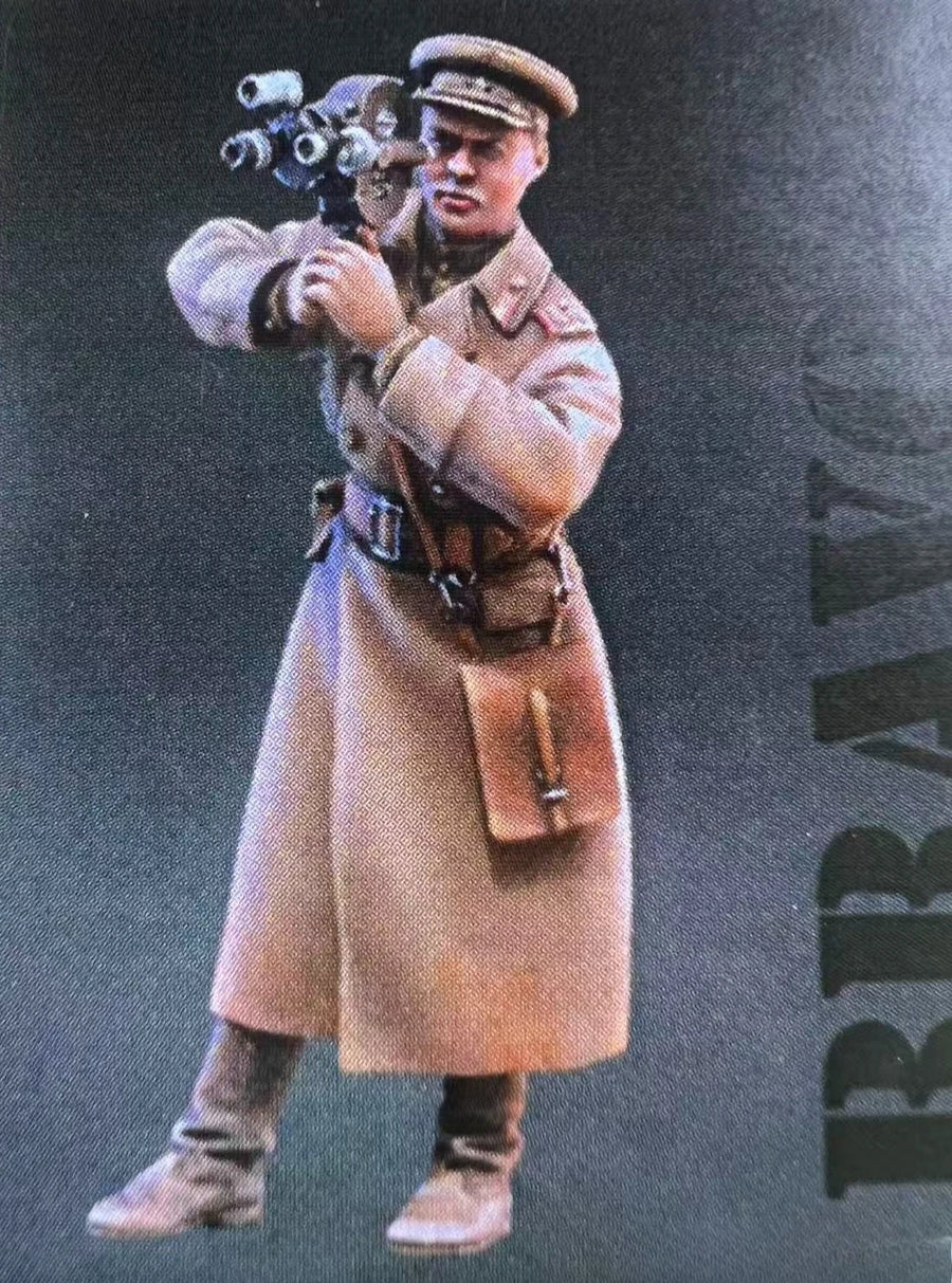 Soviet War Photographer with Camera 1943-45 1/35 Resin Figure Kit - 1/35 resin model view 2