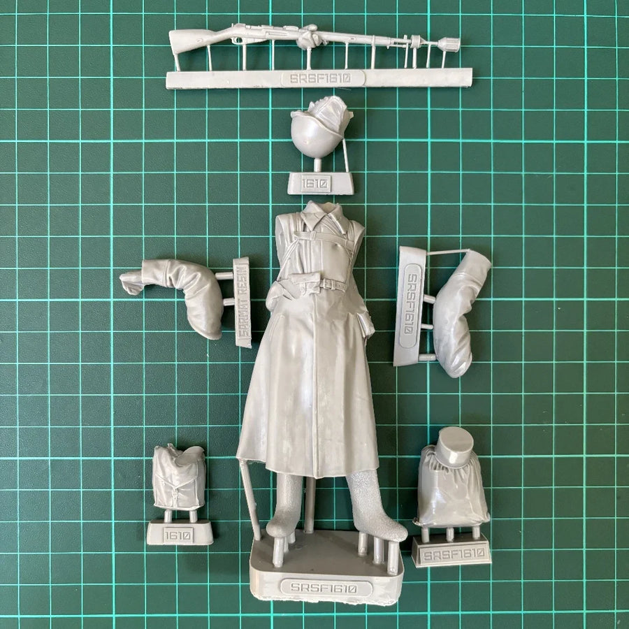 Soviet Rifleman PPSH-41 Winter 1941-42 1/16 Resin Figure Kit - 1/16 resin model view 3