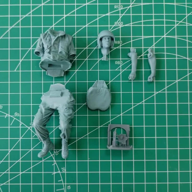 1960s Vietnam War APC Driver 1/16 Resin Figure Kit - 1/16 resin model view 5
