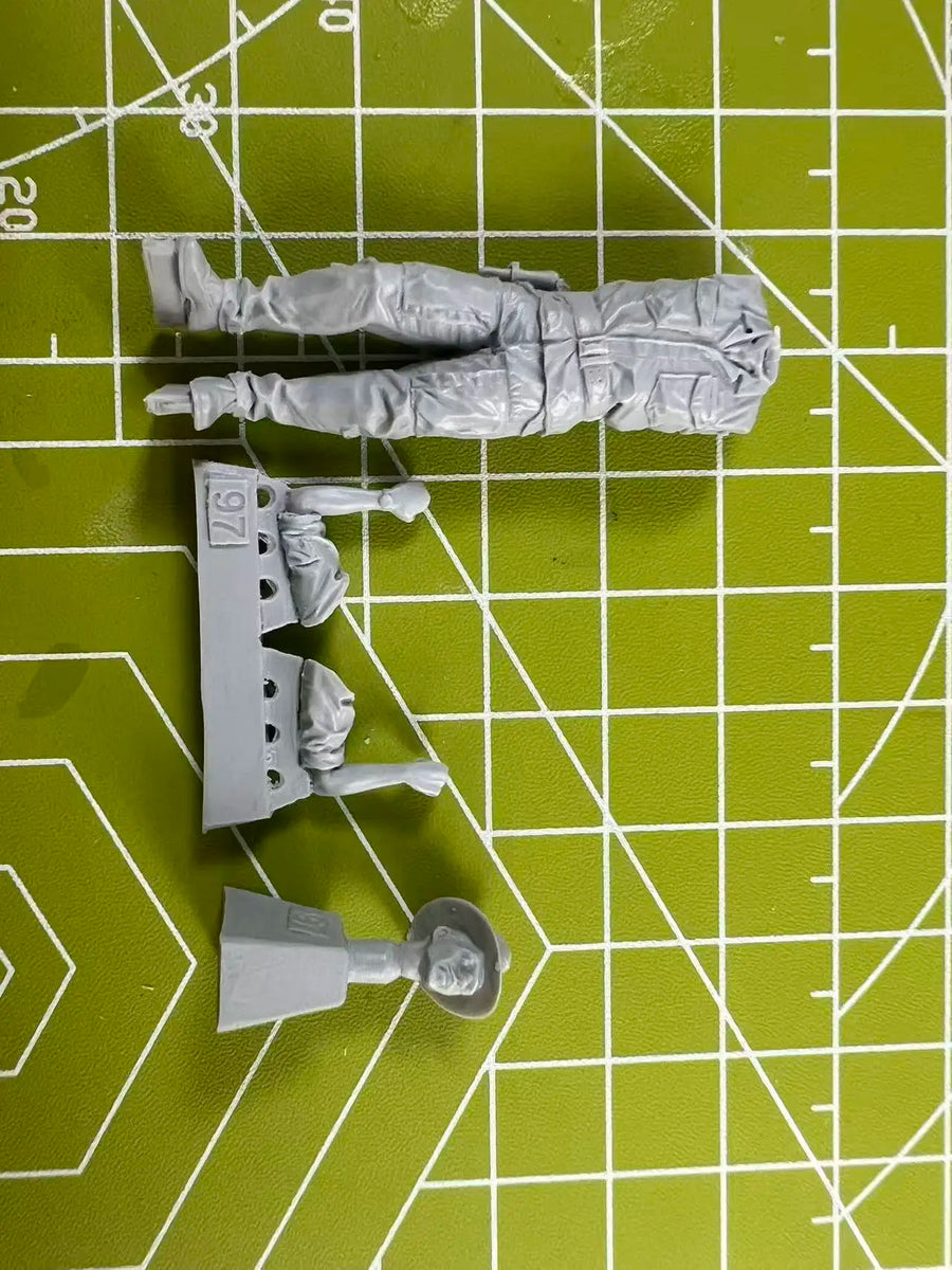 WWII US Army Officer Tropical Uniform 1/35 Resin Figure Kit - resin model view 2