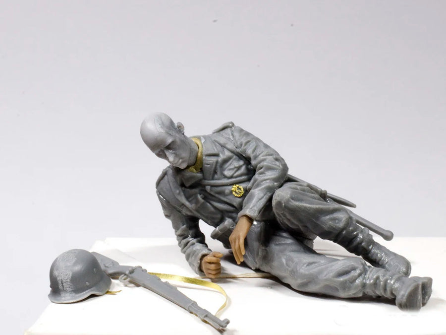 WWII German Soldier Seated Resting 1/35 Resin Figure Kit - resin model view 3