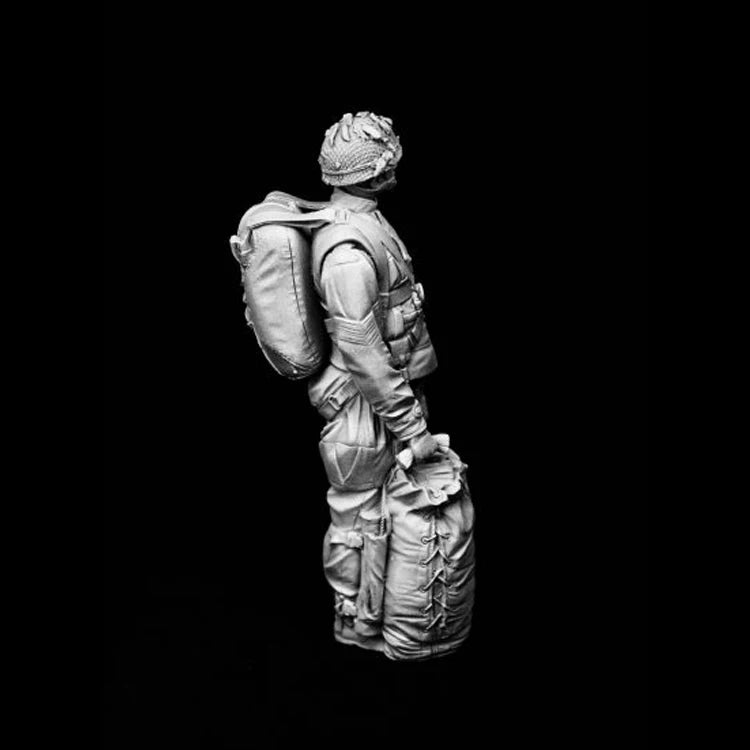 British Paratrooper with Equipment 1/16 Resin Figure Kit - 1/16 resin model view 4