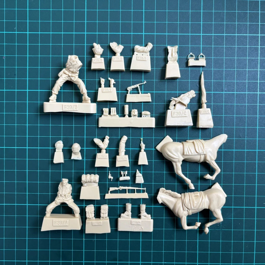 German Cavalry Officer & Infantryman 1/35 Resin Figure Kit - 1/35 resin model view 2