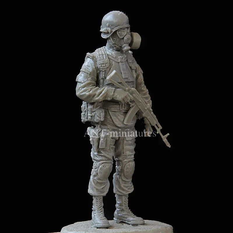 Modern Tactical Operator with Rifle 1/35 Resin Figure Kit - 1/35 resin model view 2