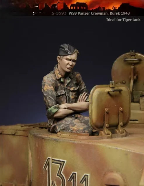 WWII German Panzer Crewman Kursk 1943 1/35 Resin Figure - 1/35 resin model view 2