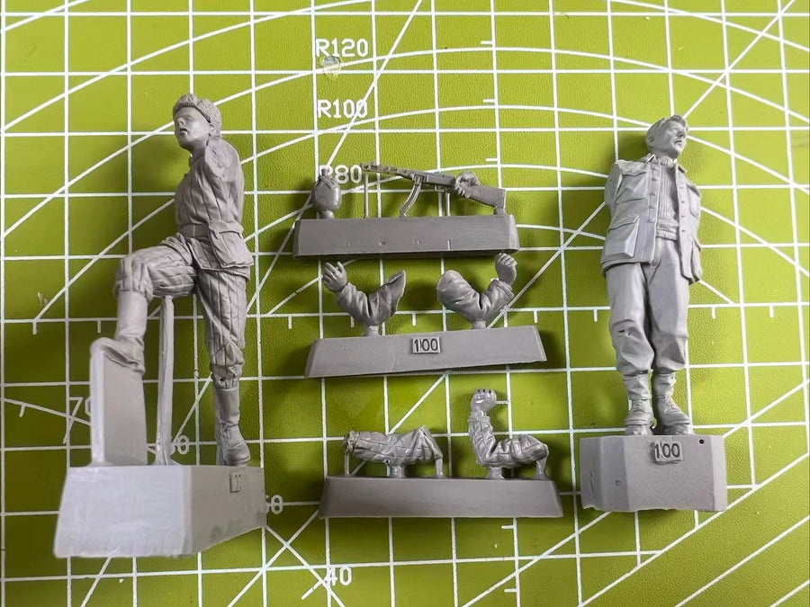WWII Combat Prisoner 2-Figure Set 1/35 Resin Model Kit - 1/35 resin model view 2