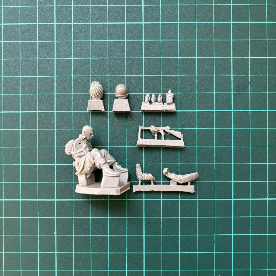 US Airborne Sergeant with M1 Garand 1/35 Resin Figure - 1/35 resin model view 6