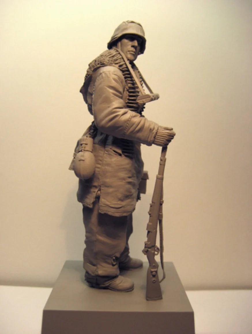 WWII German Soldier with MG42 - 1/16 Resin Figure Kit - 1/16 resin model view 6