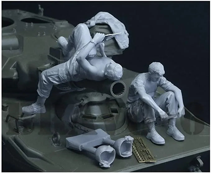 WWII Military Maintenance Scene 1/35 Resin Diorama Kit - 1/35 resin model view 3
