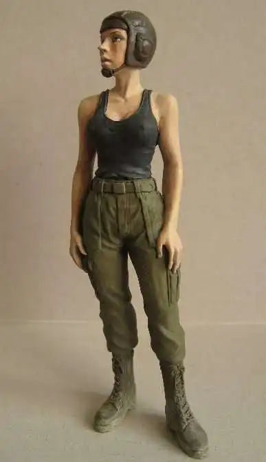 Female Commander Ma.K 1/20 Scale Resin Figure Kit - 1/20 resin model view 5