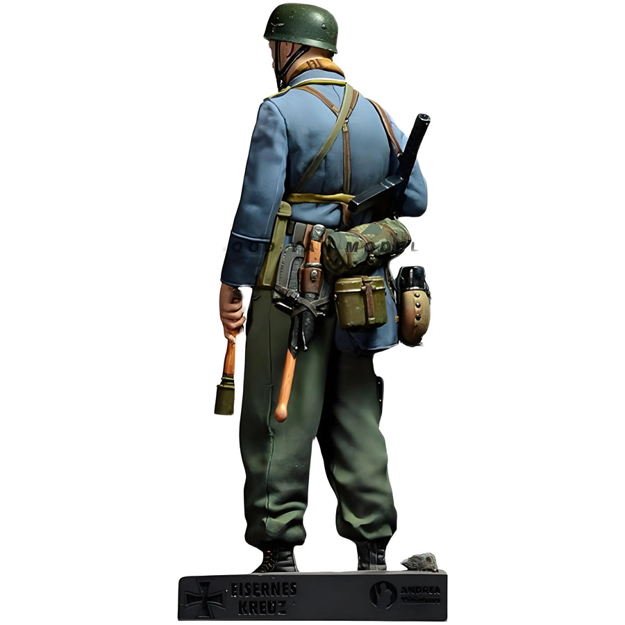 WWII European Soldiers 1/35 Scale Resin Figure Set (3 Figures) - 1/35 resin model view 3