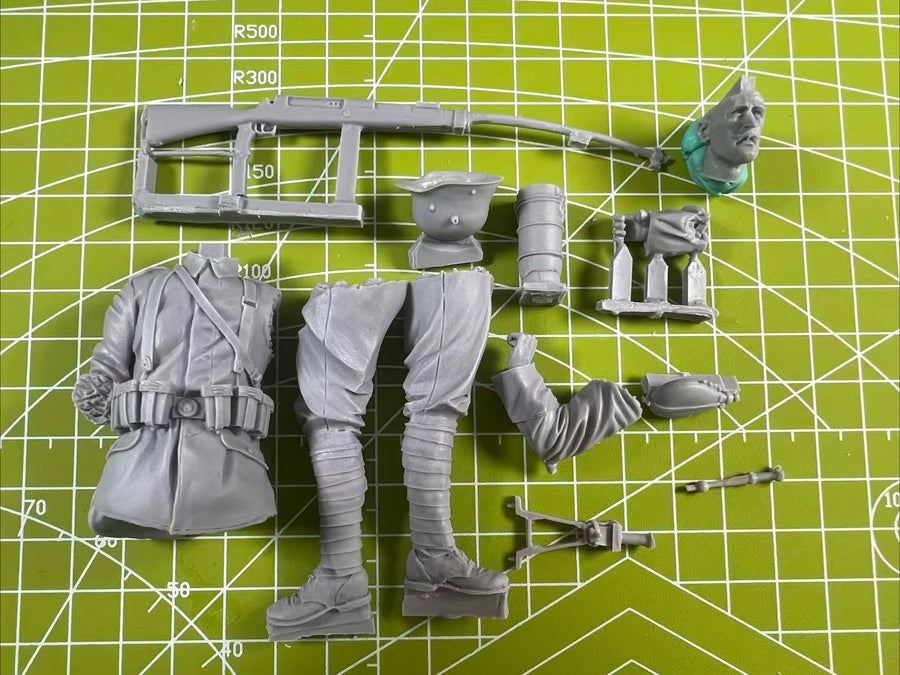 WWI British Soldier with Rifle & Bayonet 1/16 Resin Figure Kit - unpainted resin model kit
