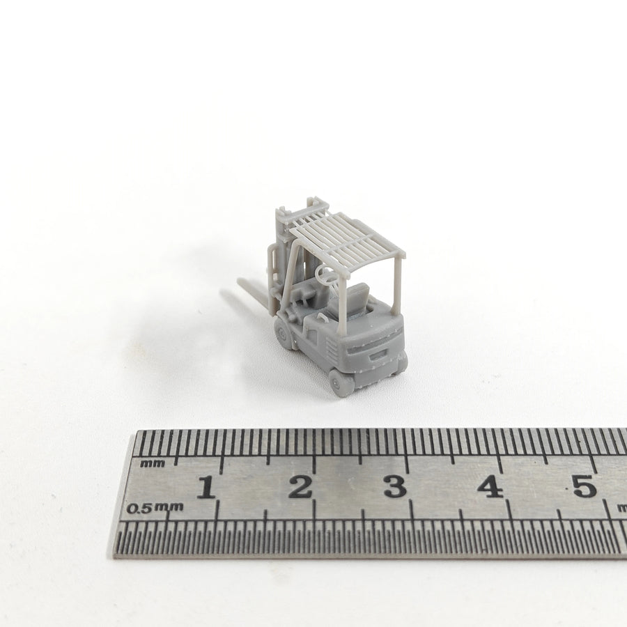 Modern Forklift Truck 1/144 Scale Resin Model Kit - 1/144 resin model view 4