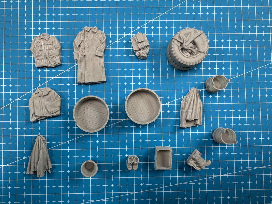 1/35 Scale Resin Historical Figure Clothing & Accessories Kit - 1/35 resin model view 2