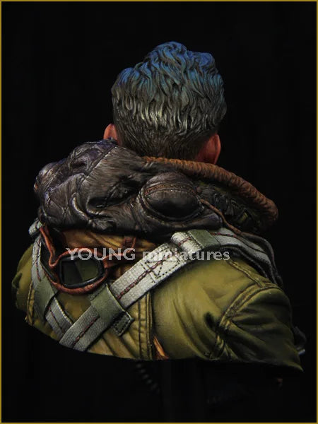 WWII RAF Bomber Pilot 1/35 Resin Bust Figure - 1/35 resin model view 2