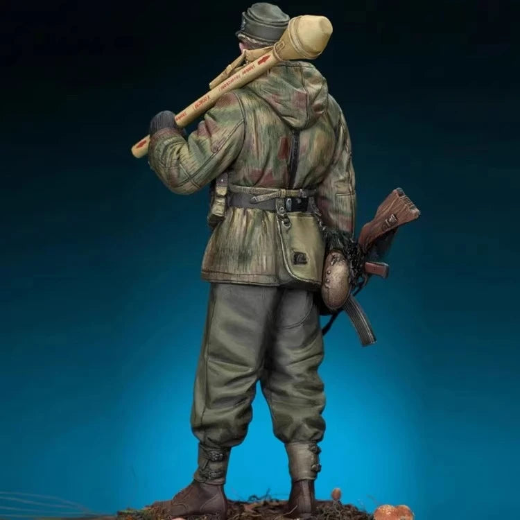 WWII Soviet Soldier with Mosin-Nagant 1/16 Resin Figure Kit - 1/16 resin model view 4
