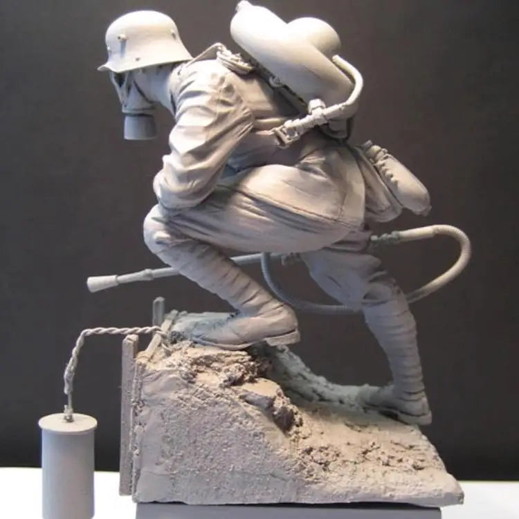 WWI Soldier with Gas Mask 1/16 Resin Figure Kit Unpainted - 1/16 resin model view 3