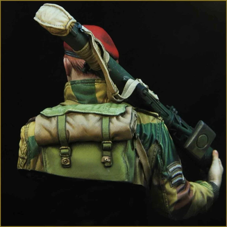 British Paratrooper PIAT Operator 1/10 Resin Bust - 1/10 resin model view 3