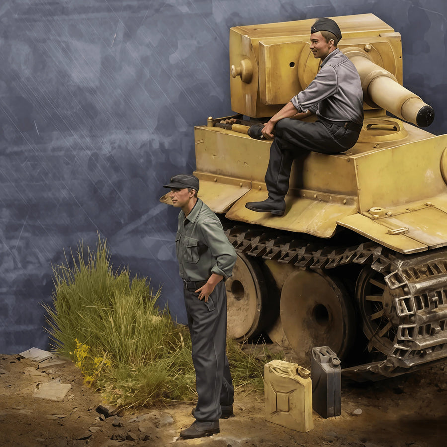 WWII German Tank Crew Set 1/35 Scale Resin Figures Diorama - 1/35 resin model view 2