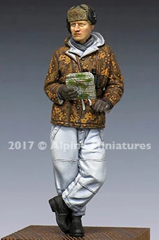 WWII German Panzer Commander Winter 1/35 Resin Figure Kit - 1/35 resin model view 3