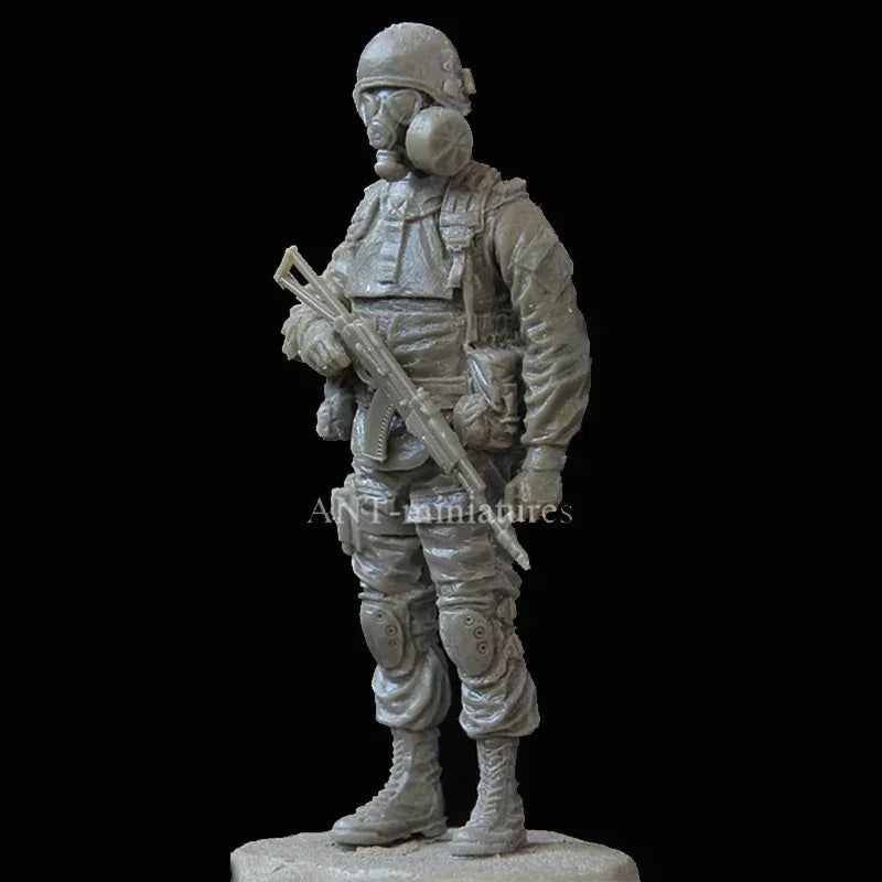 Modern Special Forces Operator with Rifle 1/35 Resin Figure Kit - 1/35 resin model view 2