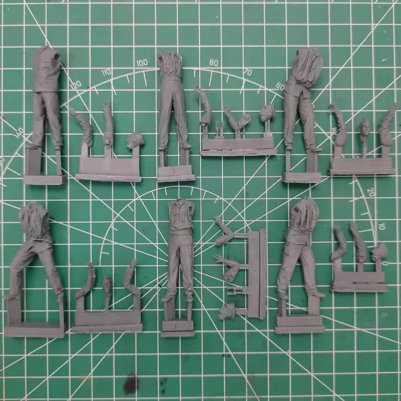 WWII German Navy/Army Deck Gun Crew 6-Figure Set 1/35 Resin Kit - resin model view 2