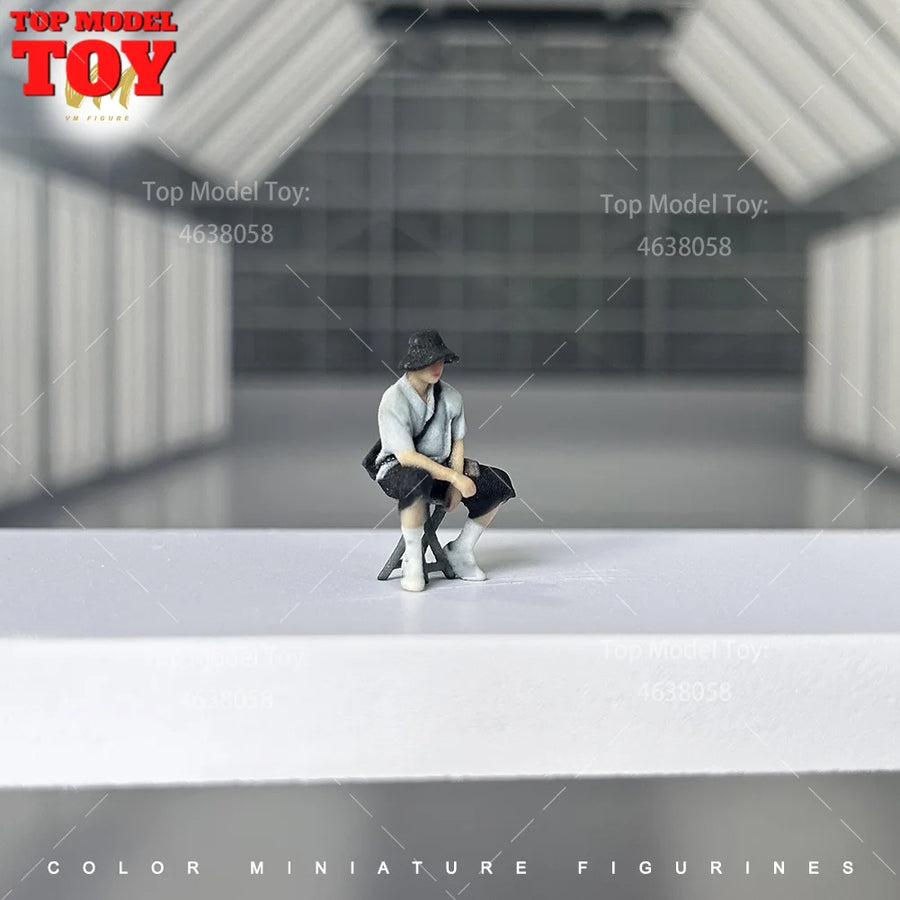 Asian Casual Figures Set of 2 Standing and Seated 1/64 Resin Figure Kit - resin model view 3