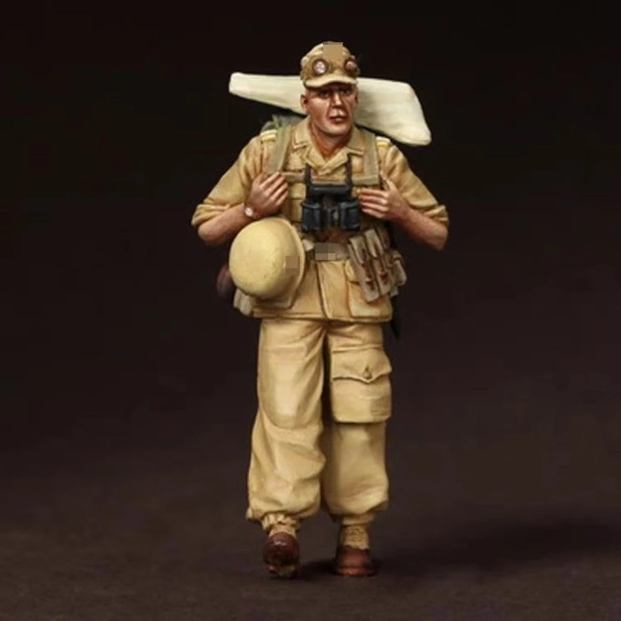 WWII Desert Soldier with Equipment 1/35 Resin Figure Kit - 1/35 resin model view 2