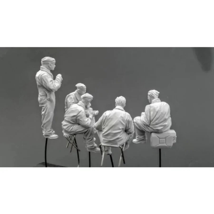 WWII German Tank Crew Eating 5-Figure Diorama Set 1/35 Resin Kit - 1/35 resin model view 2