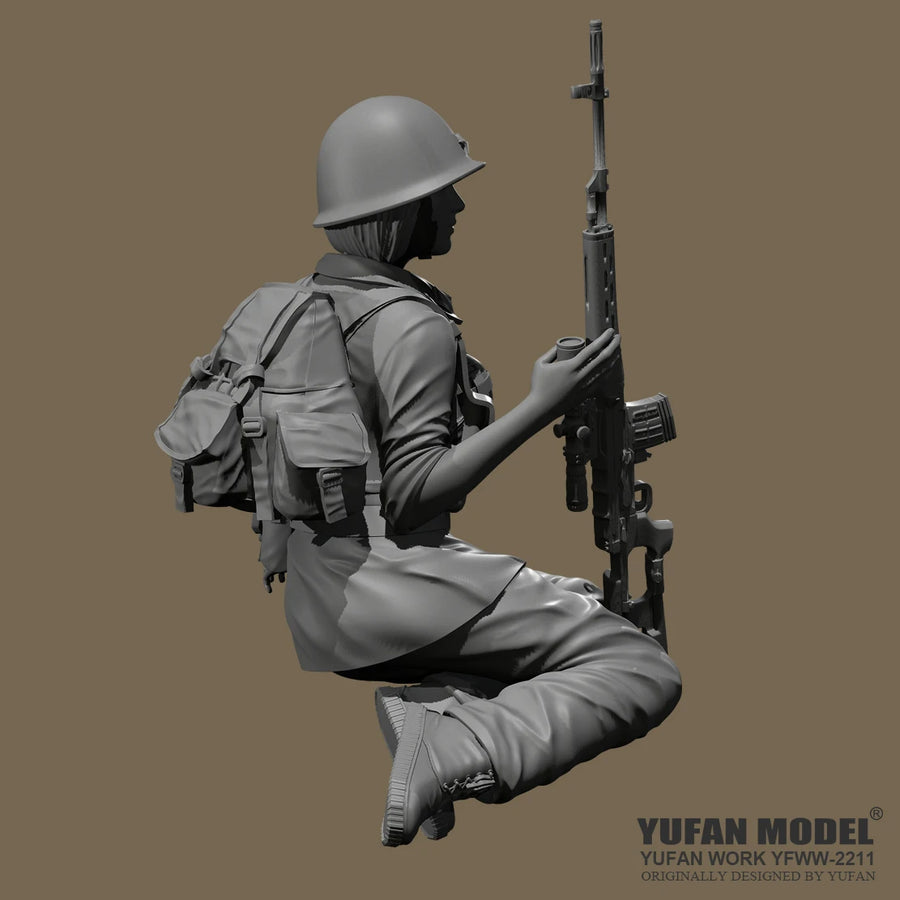 Modern Soldier Kneeling with Rifle 1/35 Resin Figure Kit - 1/35 resin model view 3