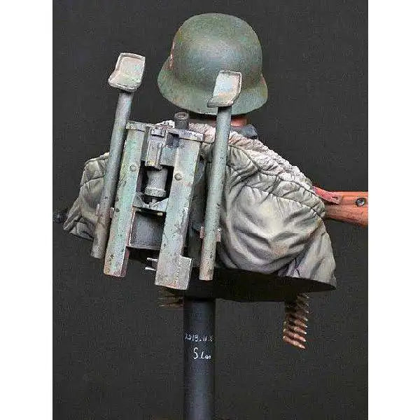 WWII German Totenkopf MG42 Gunner 1943 1/35 Resin Bust Kit - 1/35 resin model view 2