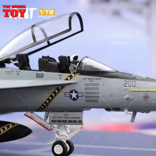 Modern Fighter Pilot Seated 1/72 Resin Figure Kit - 1/72 resin model view 4