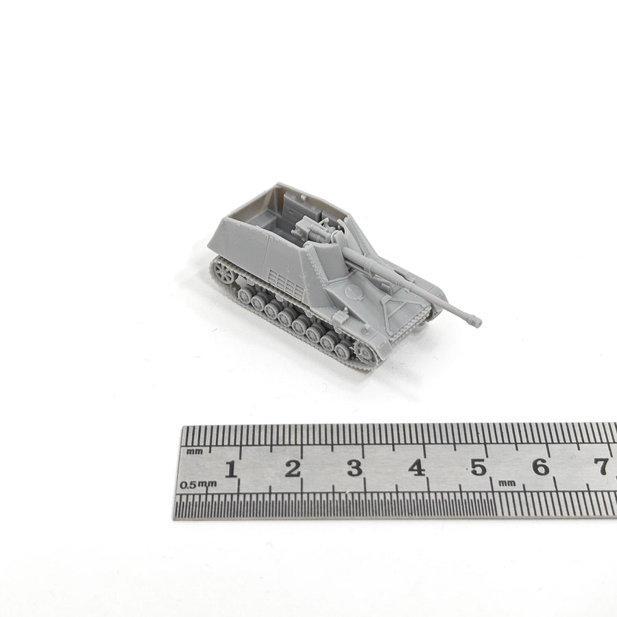 WWII German Nashorn Tank Destroyer 1/144 Scale Resin Model Kit - 1/144 resin model view 2